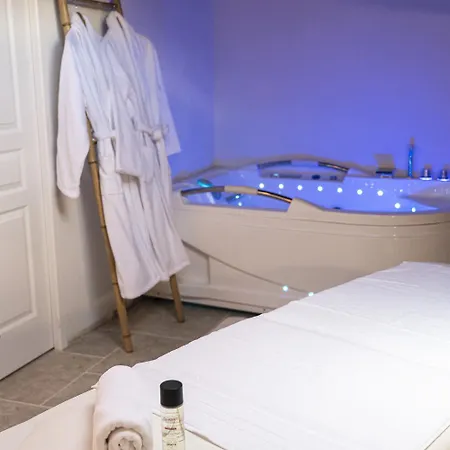 Superbe Loveroom Avec Balneo Dolce Notte Apartment Carbonne